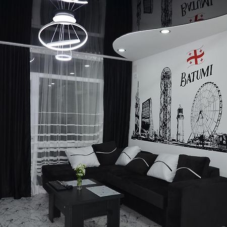 Studio "Black - White" Μπατούμι Εξωτερικό φωτογραφία