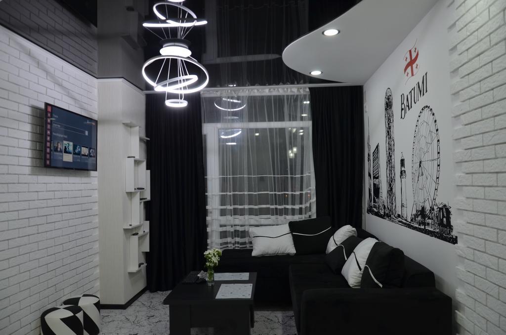 Studio "Black - White" Μπατούμι Εξωτερικό φωτογραφία