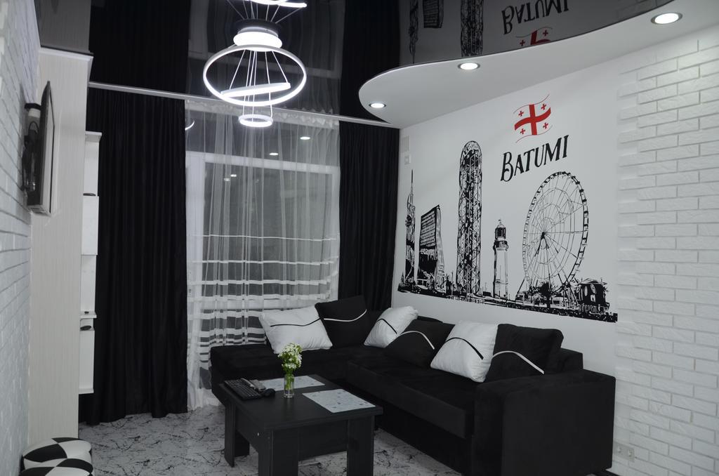 Studio "Black - White" Μπατούμι Εξωτερικό φωτογραφία