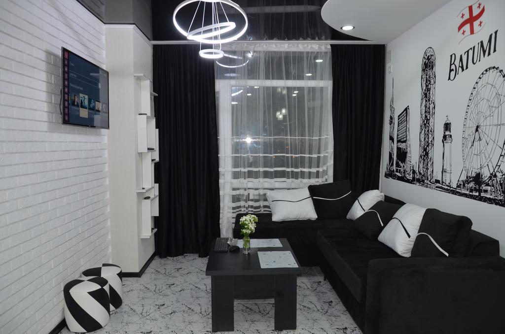 Studio "Black - White" Μπατούμι Εξωτερικό φωτογραφία