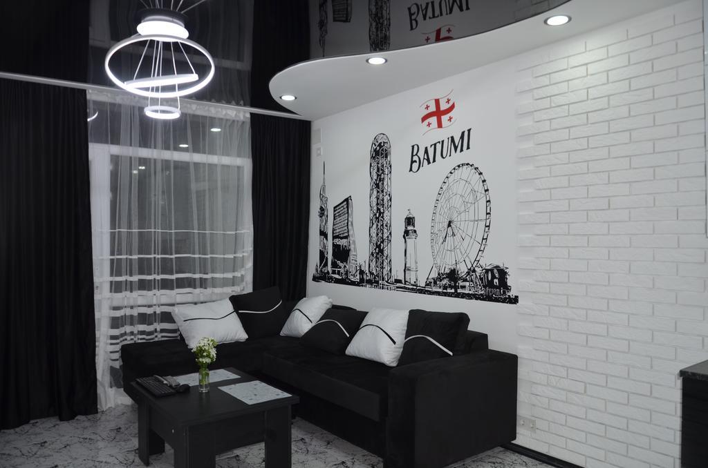 Studio "Black - White" Μπατούμι Εξωτερικό φωτογραφία
