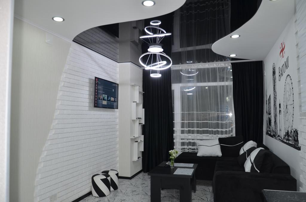 Studio "Black - White" Μπατούμι Εξωτερικό φωτογραφία